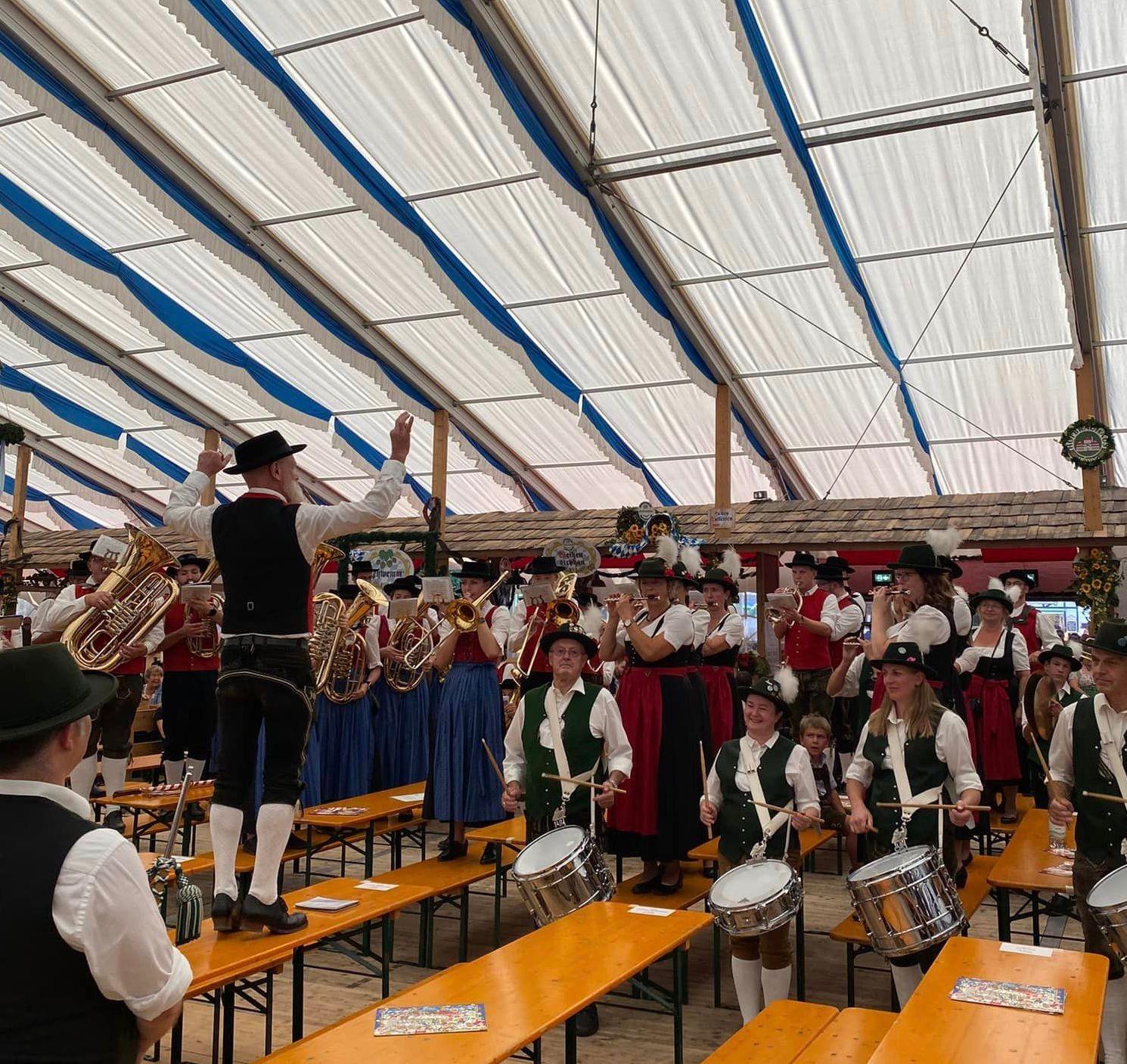 volksfest_kapelle.jpg